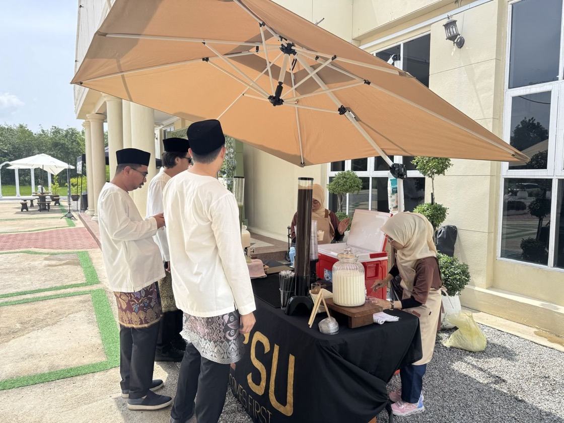 Guests being served at the CHE'SU booth during a function